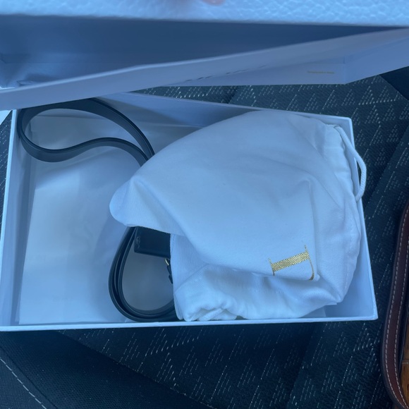 Christian Dior belt, bought in store, it’s passed 30 days so cannot exchange - Picture 4 of 5